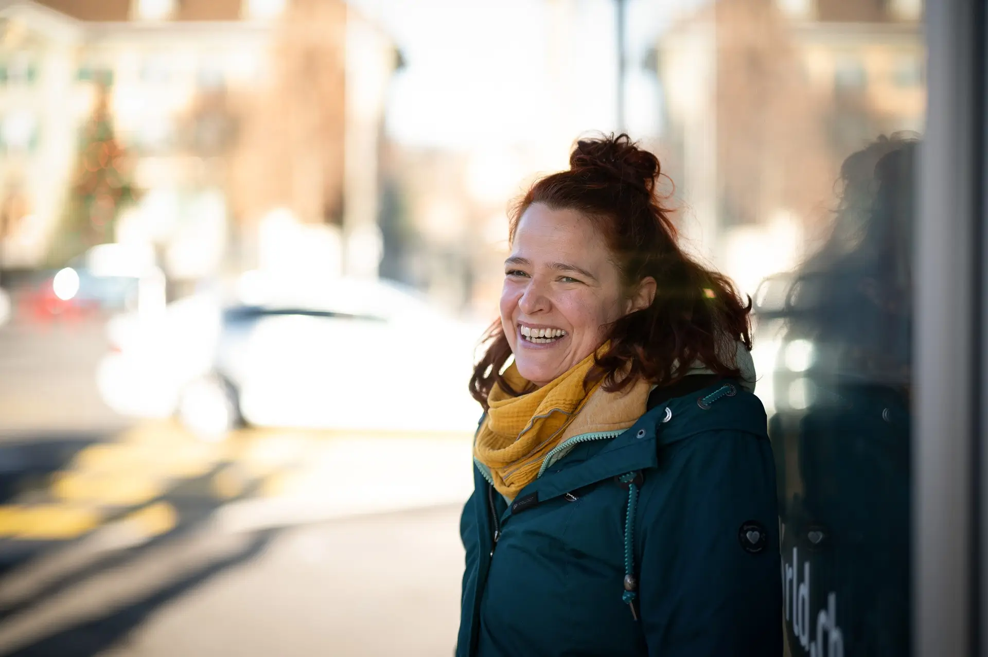 Christine Wacker nach links schauend